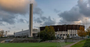 Olympiastadionilla sairauskohtauksen saanut katsoja menehtyi – poliisi oikaisee vanhentuneita tietoja